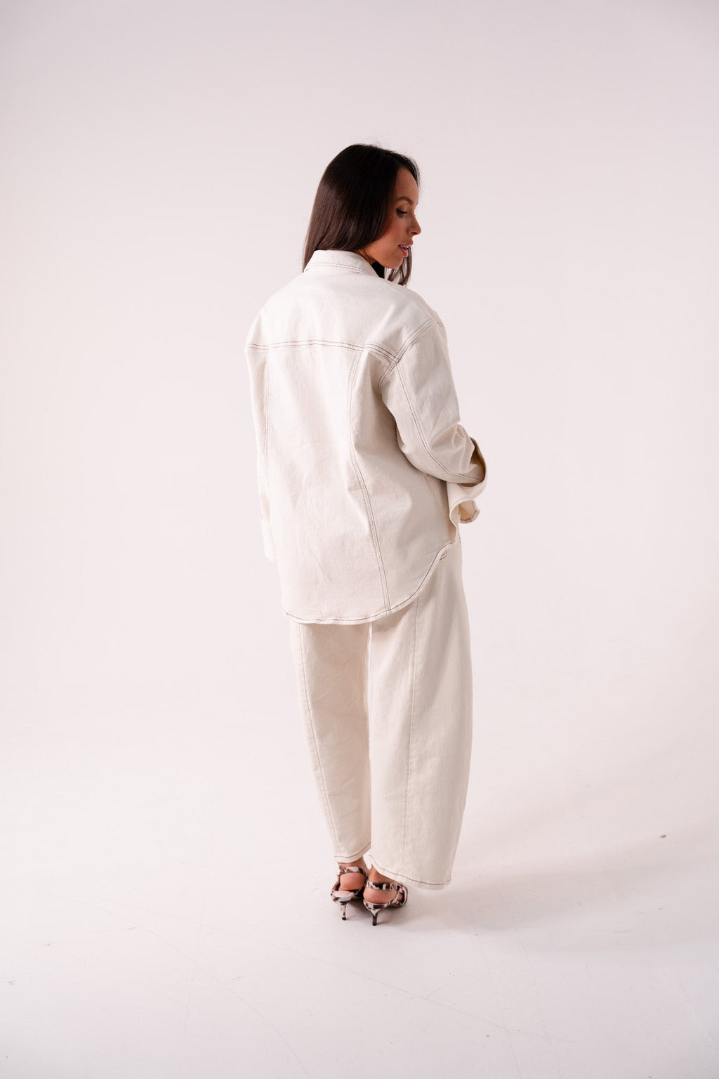Women's Cream Denim Jeans | High-Waist Chocolate Stitched Barrel Fit 5