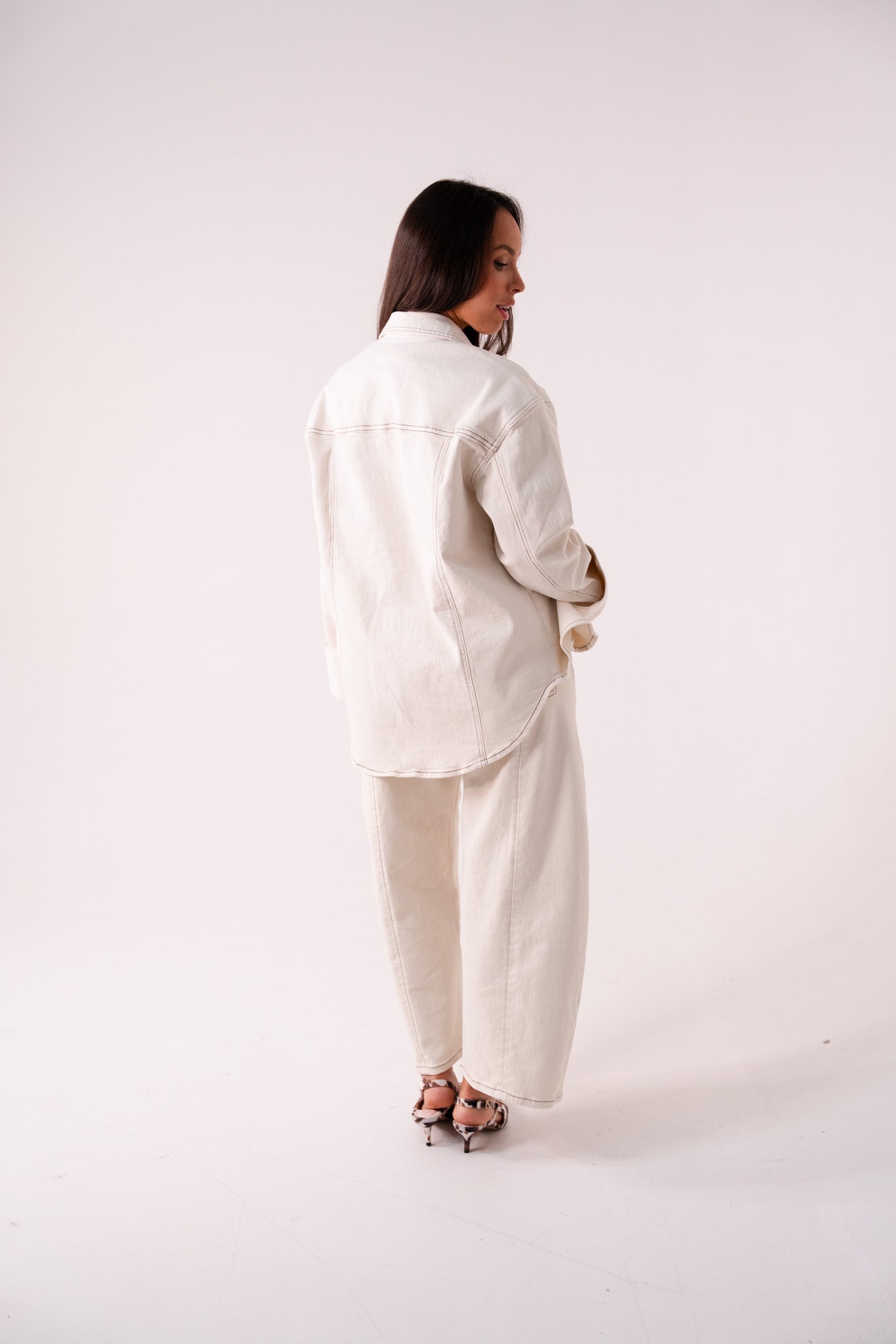 Women's Cream Denim Jeans | High-Waist Chocolate Stitched Barrel Fit 5