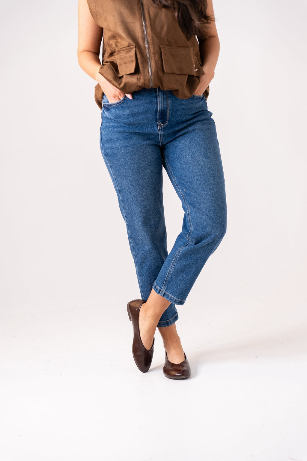 Women's Mid Wash Denim Mom Jeans | Trendy High-Waist Casual Fit 3
